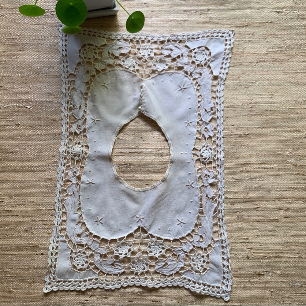 Vintage Ivory One-Piece Embroidered Lace Collar - Picture 8 of 8